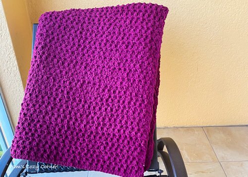 burgundy bulky yarn blanket